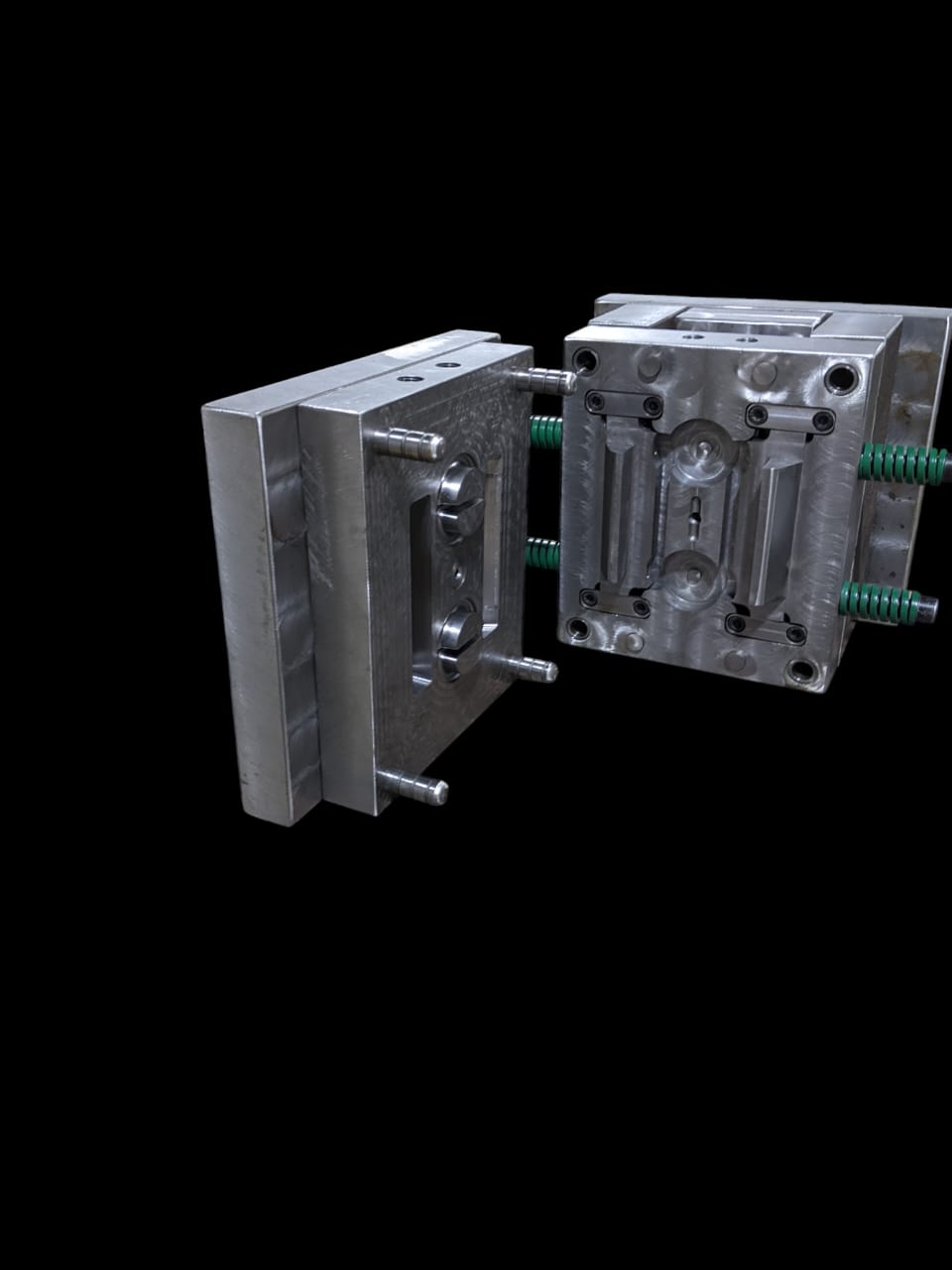 Tiroir entrainer par des ressort et des verrous